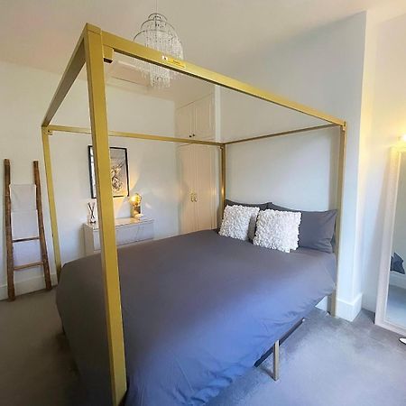 Queen Bedroom In Maida Vale London Eksteriør billede