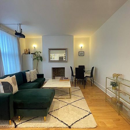 Queen Bedroom In Maida Vale London Eksteriør billede