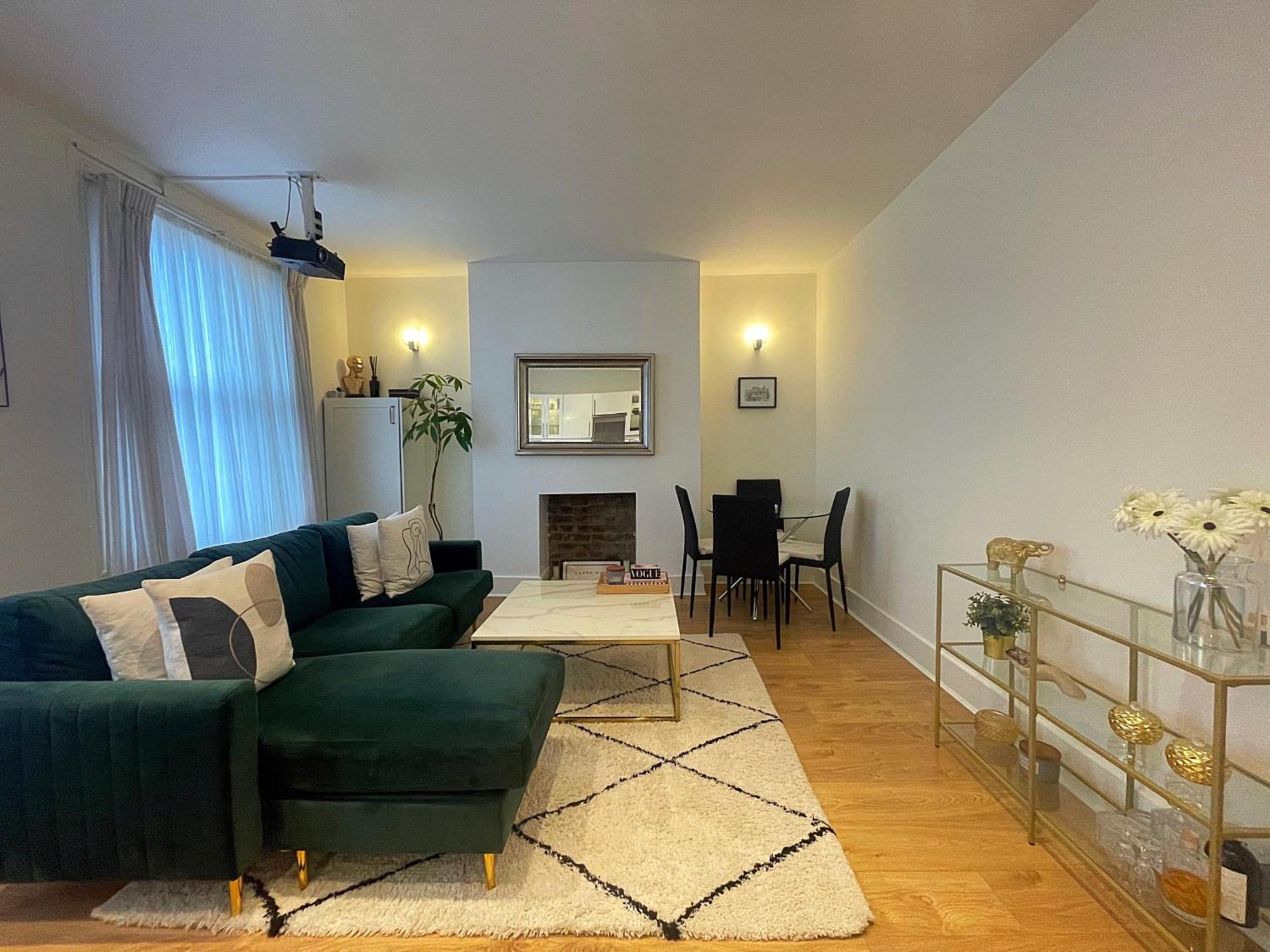 Queen Bedroom In Maida Vale London Eksteriør billede