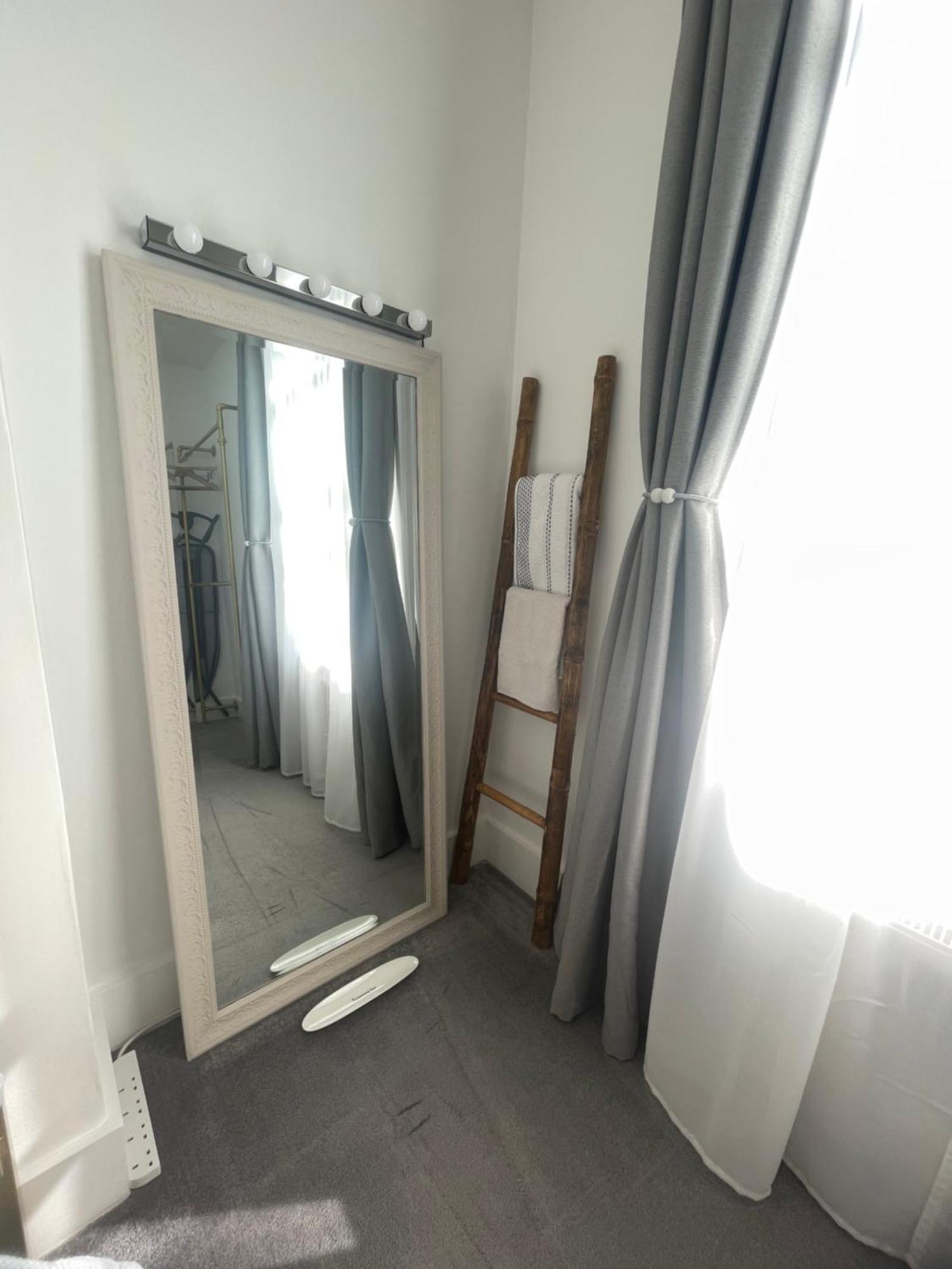 Queen Bedroom In Maida Vale London Eksteriør billede