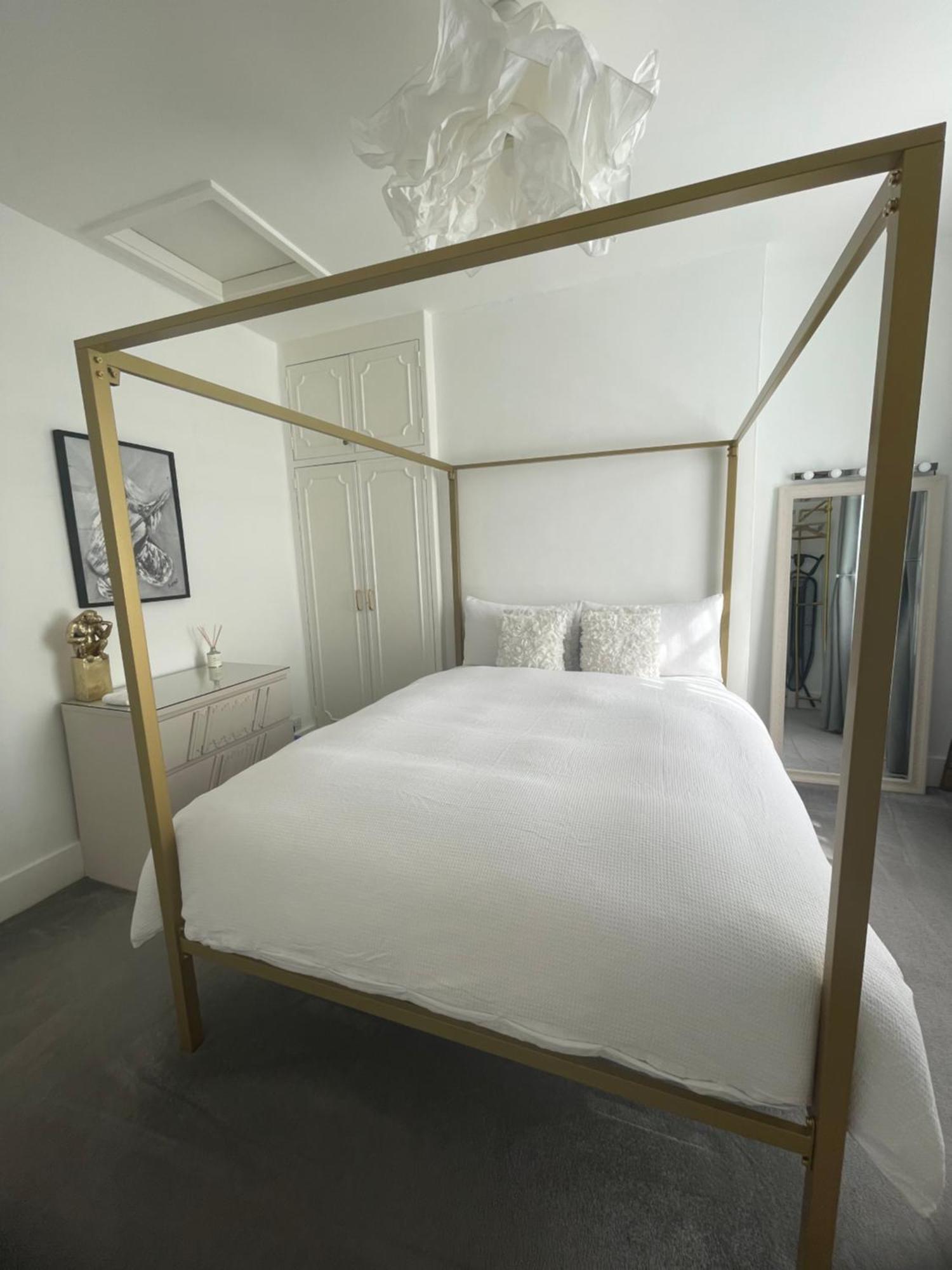 Queen Bedroom In Maida Vale London Eksteriør billede