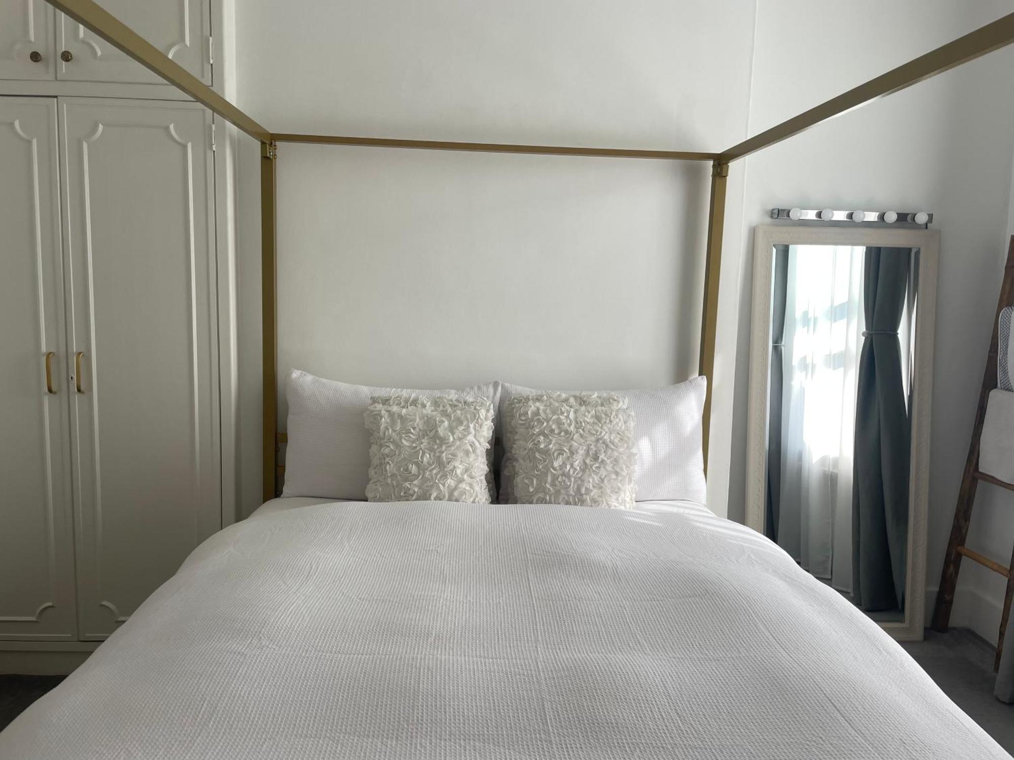 Queen Bedroom In Maida Vale London Eksteriør billede